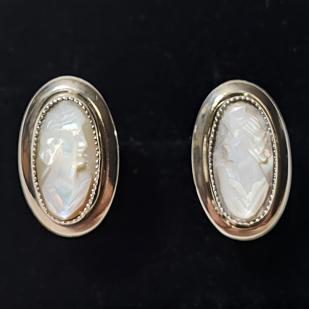 Sarah Coventry Sterling Silver 1969 Mother of Pearl Cameo Screw Back Earrings